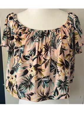 Bershka • Women’s Size S • Pink Tropical Floral Off-Shoulder Top